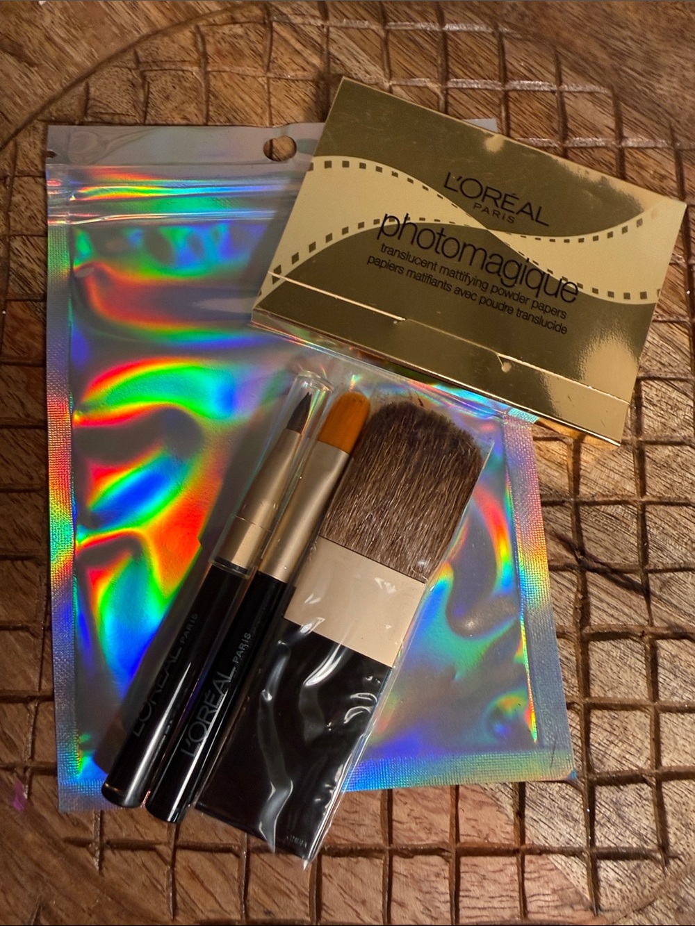 NWT L'Oreal Black Makeup Brush Set with Gold Photomagique Powder Papers